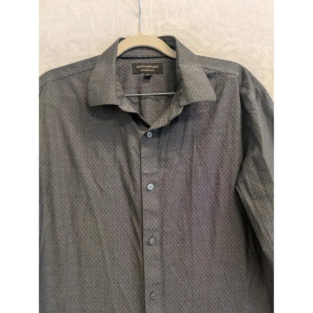 Banana Republic Mens Slim Fit Non Iron Button Down Shirt Gray Dot Pattern Size M